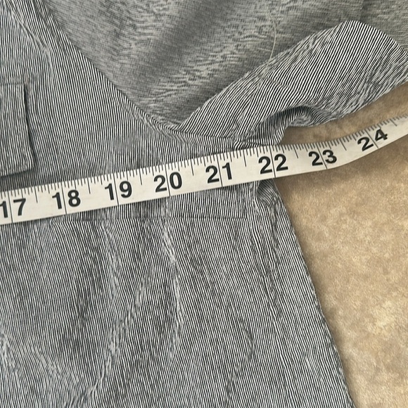 Athleta Silver/Grey Echo Short Sleeve Button Front Shirt Size Medium NWOT - Picture 5 of 10